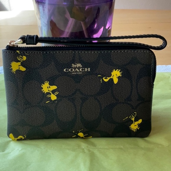 COACH X PEANUTS CORNER ZIP WRISTLET WITH WOODSTOCK PRINT - Picture 8 of 15